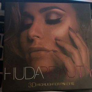 Huda Beauty 3D Highlighter Palette